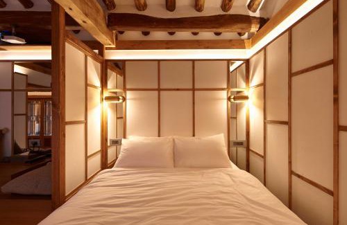 Gahoe-dong Villa | Luxury Hanok Heritage Courtyard