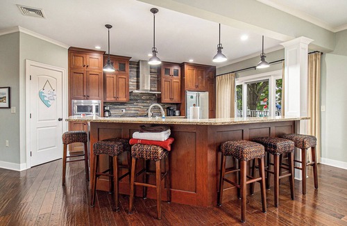 Manistee Casa | Luxury Harbor House- Pet-Friendly, Hot Tub!