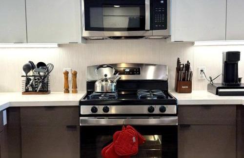 Lyon Street Apartamento | Luxury Haven 10 Min From Disneyland With Pool & GYM