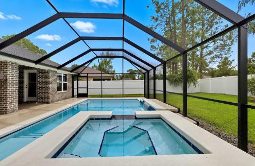 Palm Harbor Casa | Luxury Heated Pool & Spa Fenced Yard & Beach Gear