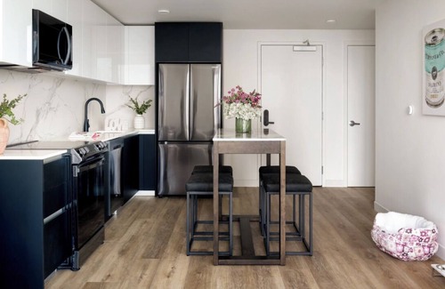 Downtown Oakland Apartamento | Luxury Highrise Condo Near SF. Coworking, Gym, Spa, Pool
