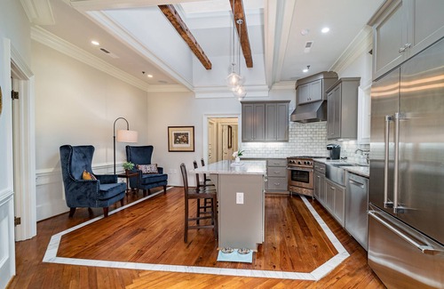 Greenville Downtown Condominio | Luxury Historic 2BR/2BA Loft on North Main St Gvl
