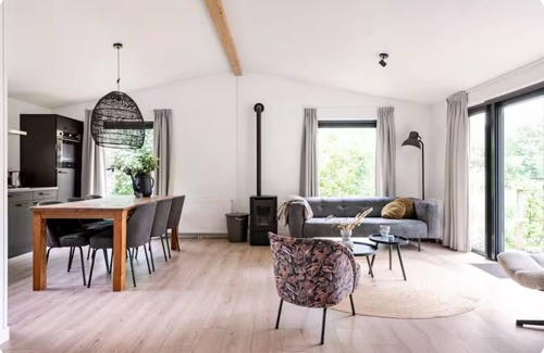 Pingjum Casa | Luxury holiday cottage, stunning views, and hot tub.