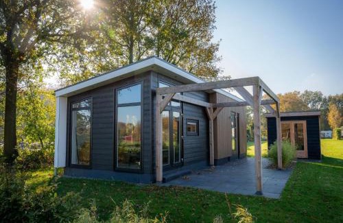 Sint Nicolaasga Casa | Luxury holiday home surrounded by water