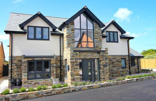 St Merryn Casa | Luxury holiday home with HOT TUB