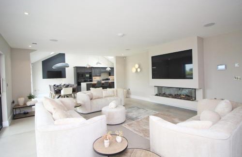 St Merryn Casa | Luxury holiday home with HOT TUB