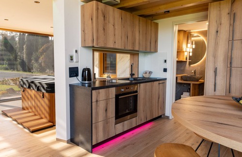 Sencur Casa | Luxury Holiday Home with Terrace Hot tub and Sauna