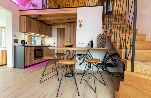 Sencur Casa | Luxury Holiday Home with Terrace Hot tub and Sauna