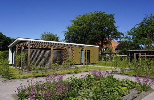 Sint Nicolaasga Casa | Casa de lujo rodeada de agua y bosque.