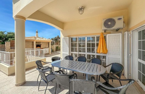 Mosqueira Villa | Luxury Holiday Villa Pescadinha near Beach, Albufeira