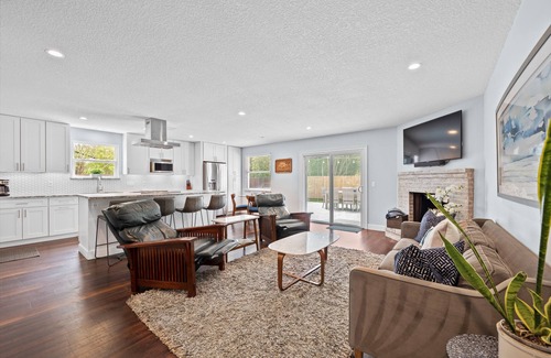 Isle of Palms Casa | Luxury Home 2 miles from Mayo