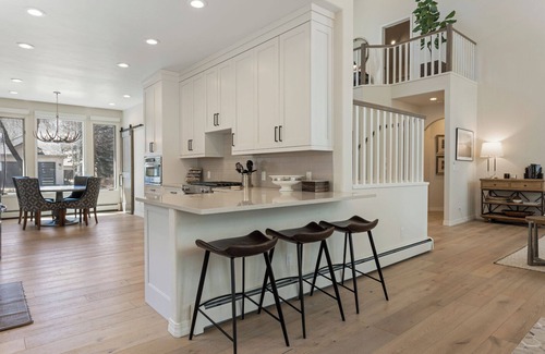 Edwards Casa | Luxury Home 300 Meters from Arrow Bahn Lift, 6-Bedrooms with 4 Kings + Game Room