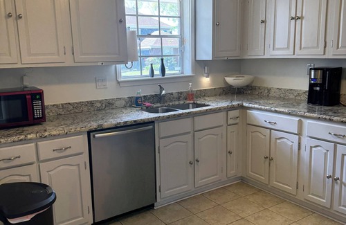 Kenner - Louis Armstrong International Airport Casa | Luxury Home: 4 Beds 2.5 Baths. 7 mnts from Airport
