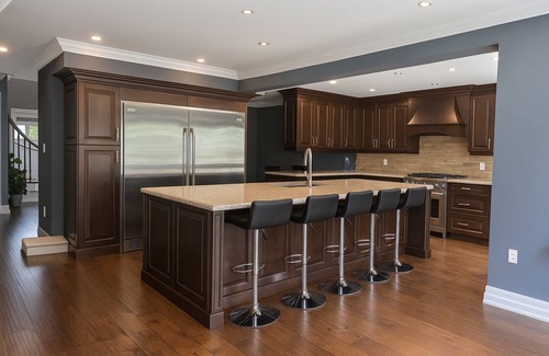 Whitby Casa | Luxury home 4BR, Pool, & 5 Mins to 401