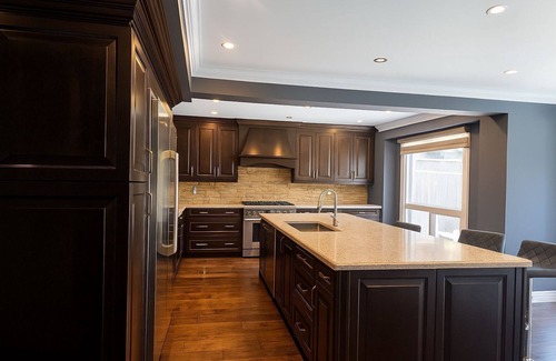 Whitby Casa | Luxury home 4BR, Pool, & 5 Mins to 401