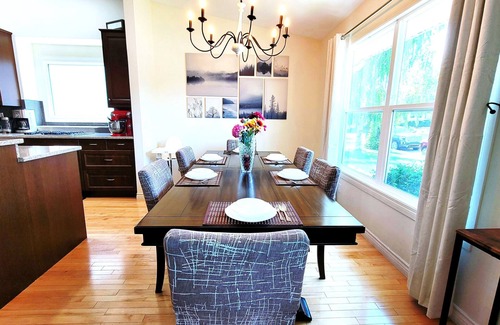 Northwest Calgary Casa | Luxury Home, 5BR, 2King, HotTub, Movie Theater, Game Room, Play Room and More
