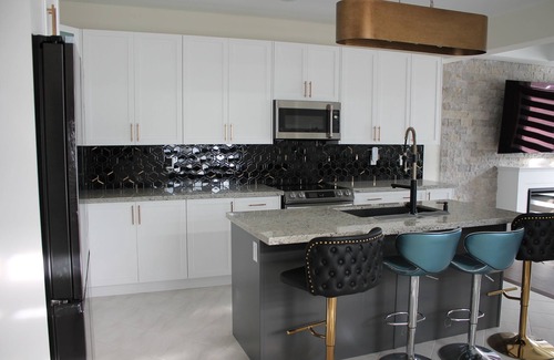 Brampton Casa | Luxury, Home away from Home.