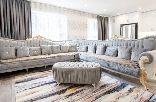 St. Catharines Casa | Luxury Home by the Lake [5 Bedrooms & 2 Baths]