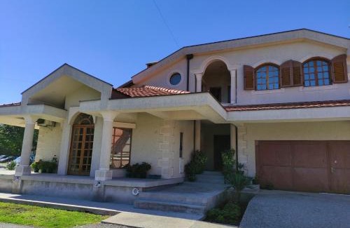 Donje Polje Apartamento | Luxury Home Cetinje