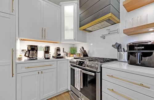 Friendly Casa | Luxury Family Home: Game room, sauna, covered patio and huge yard.