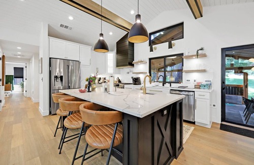 Friendly Casa | Luxury Family Home: Game room, sauna, covered patio and huge yard.
