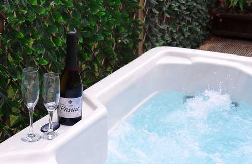 Otterburn Casa | Luxury Home Hot Tub, Outdoor Dining & Hot Tub