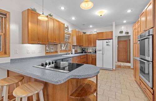 Houghton Casa | Luxury Home, Hot tub, Game Rm, Sauna, Near trails