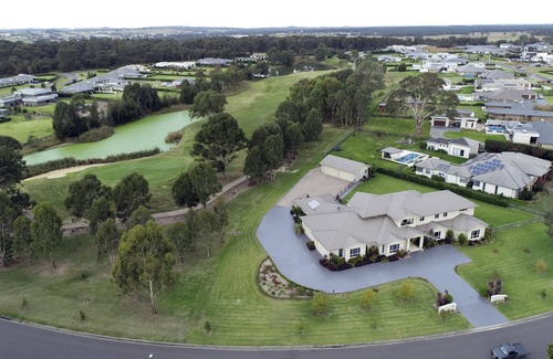 Luddenham Casa | Luxury Home in a Golf Estate