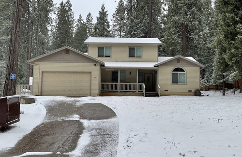 Arnold Casa | Luxury Home in Blue Lake Springs, Close to Bear Valley and Giant Sequoia Trees
