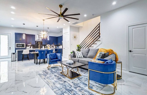 OST - South Union Casa | Luxury home in downtown Houston minutes from NRG/Med Center/Zoo and Aquarium