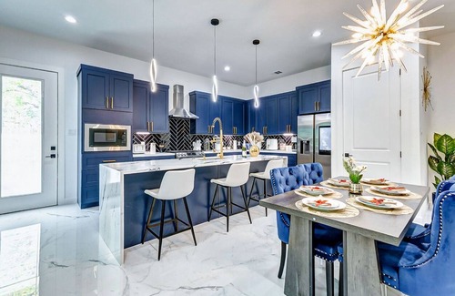 OST - South Union Casa | Luxury home in downtown Houston minutes from NRG/Med Center/Zoo and Aquarium