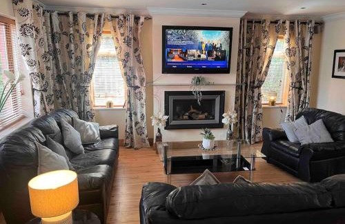 Lucan Casa | Luxury Home in Dublin WiFi TV B&B Close to City Centre