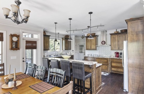 Leesville Casa | Luxury Home in Quiet Cove-SUPs Kayaks BBall Arcade