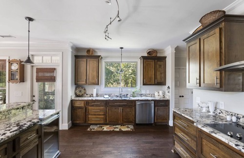 Leesville Casa | Luxury Home in Quiet Cove-SUPs Kayaks BBall Arcade