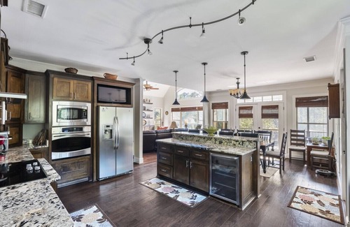 Leesville Casa | Luxury Home in Quiet Cove-SUPs Kayaks BBall Arcade