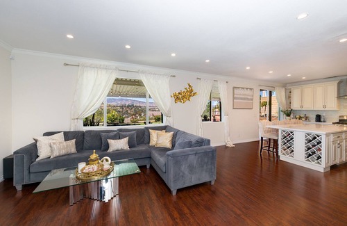 Newhall Casa | Luxury Home in Santa Clarita