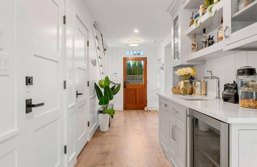 Nantucket Town Casa | NUEVO en el mercado! Encantadora casa a una corta distancia a pie de la ciudad!
