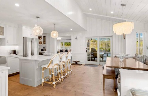 Nantucket Town Casa | NUEVO en el mercado! Encantadora casa a una corta distancia a pie de la ciudad!