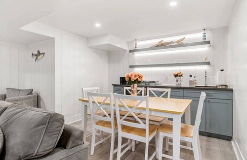 Nantucket Town Casa | NUEVO en el mercado! Encantadora casa a una corta distancia a pie de la ciudad!