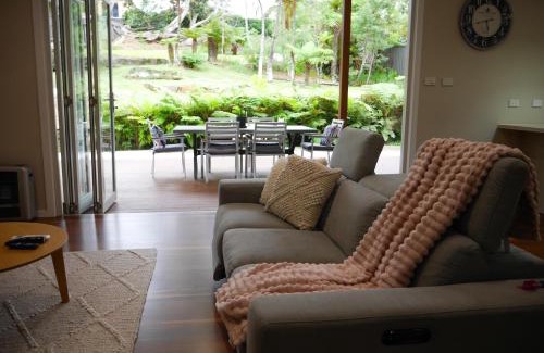 Yowie Bay Casa | Luxury Home in Yowie Bay - pet friendly