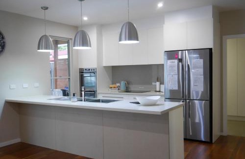 Yowie Bay Casa | Luxury Home in Yowie Bay - pet friendly