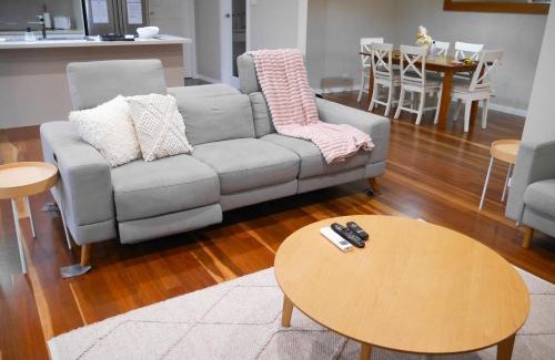 Yowie Bay Casa | Luxury Home in Yowie Bay - pet friendly