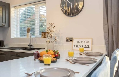 Trafford Casa | Luxury Home | Manchester - Hale Barns | Sleeps 10