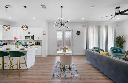 Riverside Terrace Casa | Luxury Home Near Med Center, Uptown & Downtown