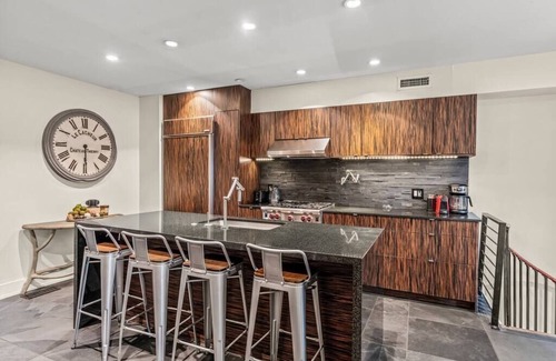 Old City Casa | Luxury Home | Old City | Hosted StayRafa | Parking