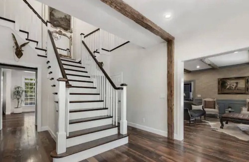 North Salem Otro | Luxury home on horse farm near lakes, golf, hiking, skiing, great restaurants!