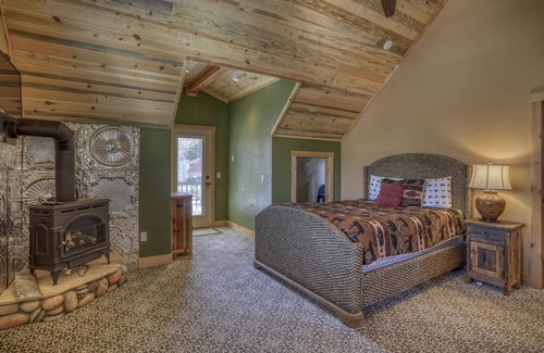 San Juan River Village Casa | Luxury Home ON San Juan River Close to Downtown Pagosa Sprgs and Wolf Creek Ski