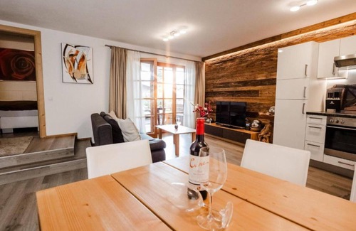 Schonbach Apartamento | Luxury home right at the Mittelstation lift