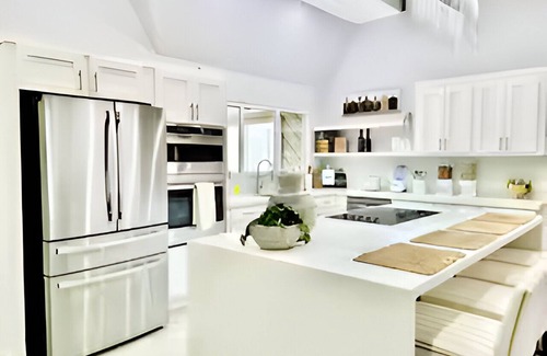 Edinburg Casa | Luxury Home, Sparkling Pool Jacuzzi, Sauna & More