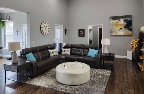 Dayton Casa | Luxury home surrounded by lake Chicamauga